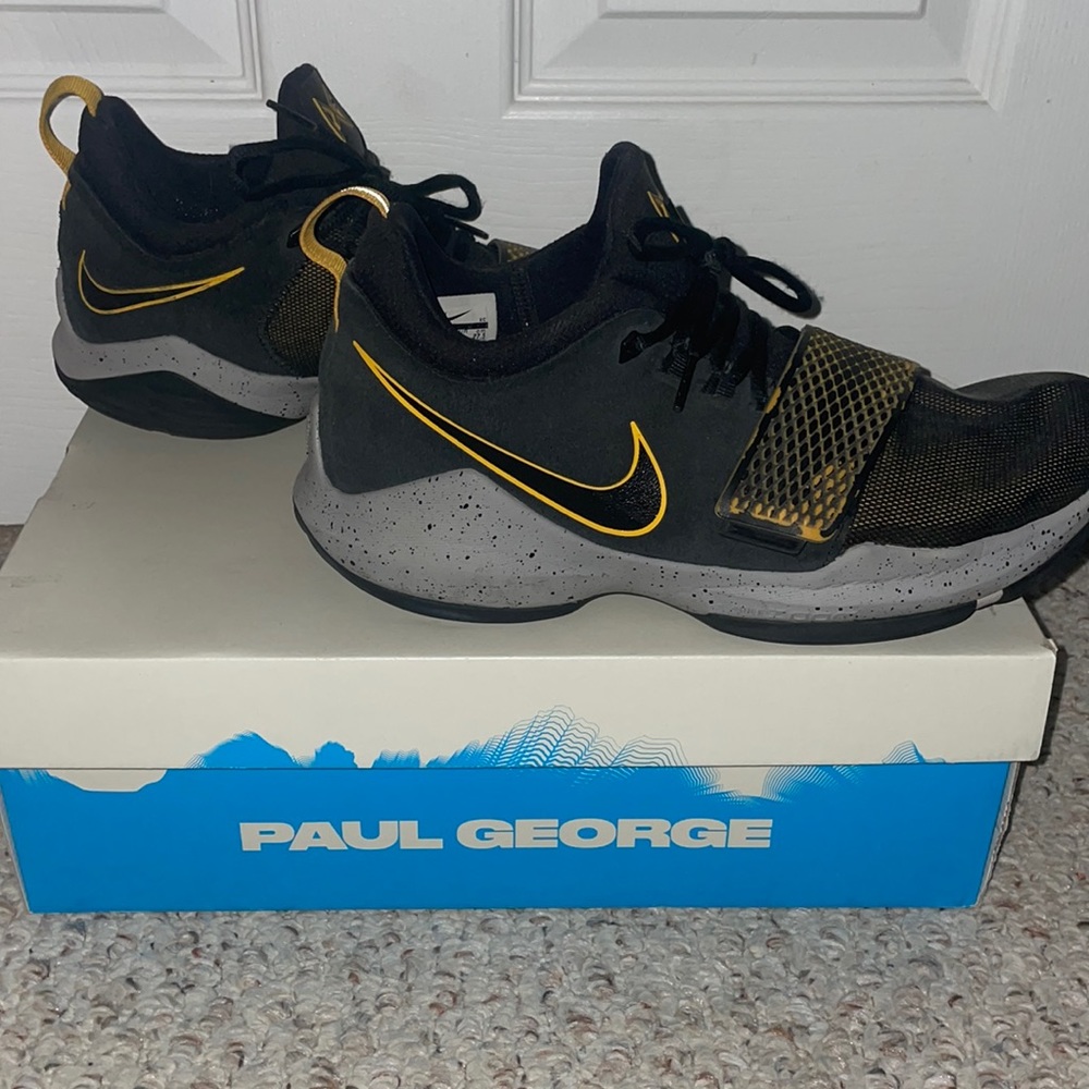 Nike PG1 “Black Gold”